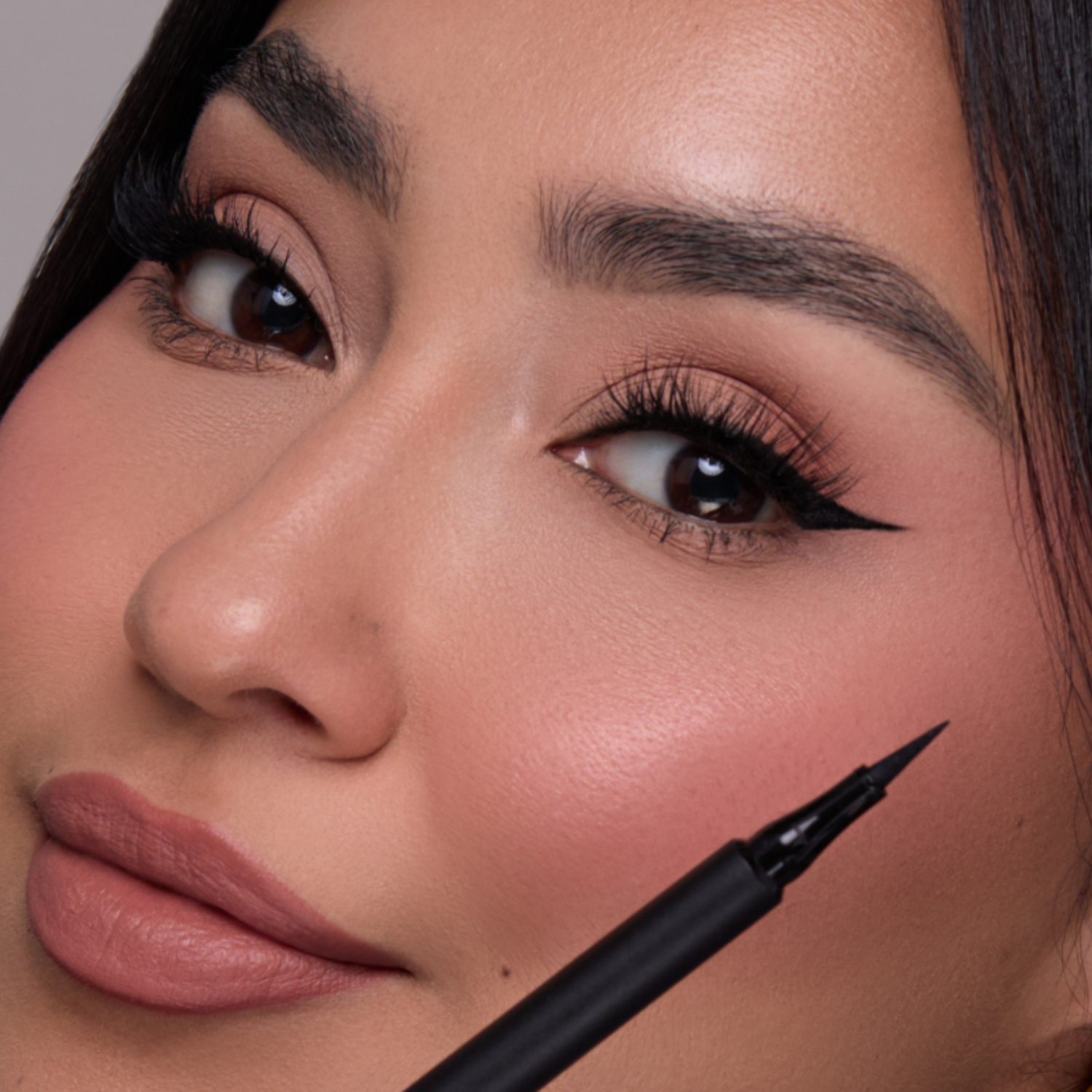 Ojos Perfectos Liquid Eyeliner